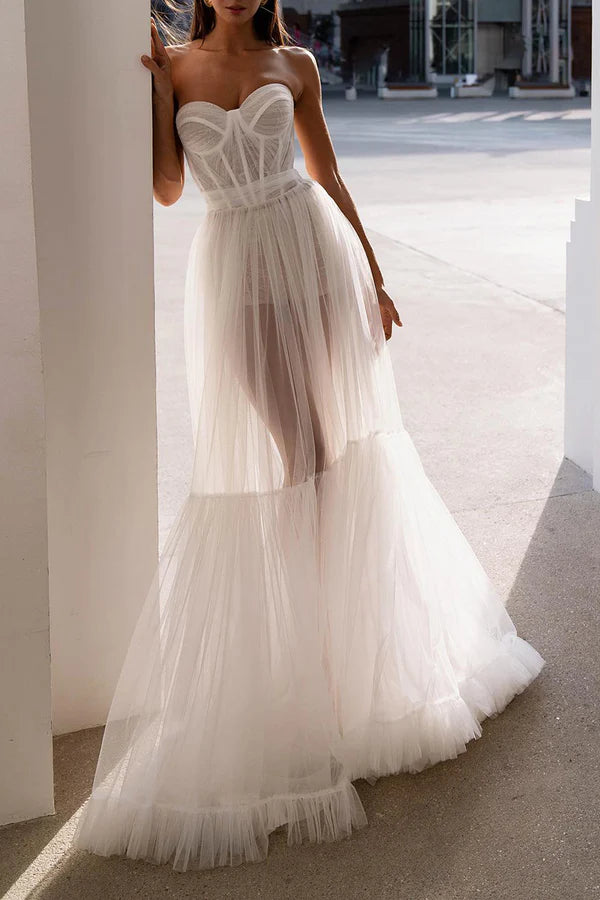 Abito da sposa estivo in stile bohémien con scollo a cuore e illusione